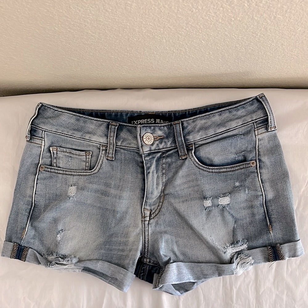 Express distressed denim Jean short sz 2